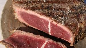 Il faut avouer que monsieur notre boucher a fermé pratiquement un mois cette année alors quand il a repris du service, la première chose que mon homme a fait, c'est d'y aller faire un saut. Cuire Une Cote De Boeuf Au Four