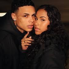 Após o término de Julia Sousa e William Kennedy, Zago entrou em uma trend  usando a música “Se teu ex não te quis, tem quem queira”, em uma clara  indireta para Júlia —