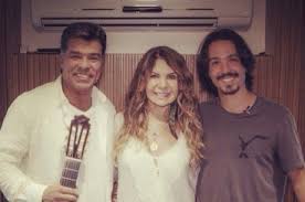 Bate coração, de volta pro aconchego, banho de cheiro e eu só quero um xodó. Mauricio Mattar Posa Ao Lado Da Ex Mulher Elba Ramalho Entretenimento R7 Famosos E Tv