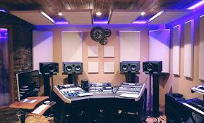 Jak przekształcić pokój w studio nagrań?