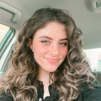 Lynn Molnar's Instagram, Twitter & Facebook