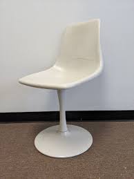 Shop our swivel tulip chairs selection from the world's finest dealers on 1stdibs. Molded Fiberglass Swivel Tulip Chair Saarinen Style Epoch