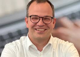 Roland Felix Bauer: Finanzberater in Rückersdorf