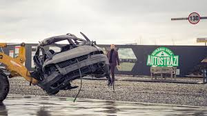 Miron mai spune și că momentan nu a dispus sancționarea proprietarului ori beneficiarului pentru executarea unei astfel de lucrări, pentru că primarul este ferm convins că platforma betonată va fi desființată după evenimentul de pe 15 martie. È™tefan Mandachi È™i A Inmormantat Autostrada È™i I A Pus È™i Cruce Acum A Devenit Muzeul Primului Metru De AutostradÄƒ