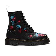 These boots are comfortable to take place for your sneakers. Epingle Sur Chaussures Femmes