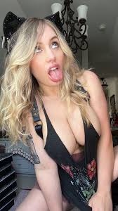 TW Pornstars - Liz Katz. Twitter. The summer heat has me like…. 7:02 PM -  15 Jun 2022