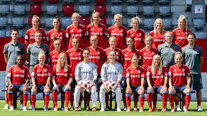 Er ist neben borussia dortmund. Die Neue Mannschaft Der Fc Bayern Frauen