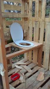 Outdoor Toilet Ideas Outdoor Toilet In 2020 Aussentoilette Gartentoilette Paletten Badezimmer