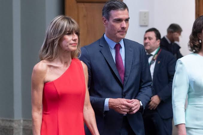 Sánchez dice ahora que Villarejo espió las saunas de su suegro