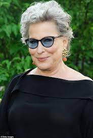 Bette Midler Is Sensational At 70 In Black Top And Flares At Picnic Grey Hair And Glasses Cool Hairstyles Hair Beauty