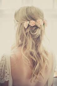 But sometimes costs have to be cut, time is short, and maybe you're even in a location where hair stylists are few and far between. Wedding Hairstyle Tips Pettinature Per Matrimoni Acconciature Acconciature Lunghe
