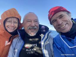 Diving club members repair guidelines at AE Vickery