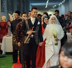 Fazley Isteri Macam Pengantin Baharu Naik Pelamin Lagi Mynewshub