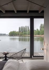 Epingle Par The Style Files Sur Home Hangar A Bateaux Maison Maison Flottante
