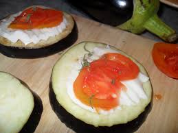 Le melanzane in cucina hanno mille utilizzi tra cui queste meravigliose melanzane al forno pomodoro e mozzarella! Sandwich Di Melanzane Al Forno Amore Zucchero E Cannella