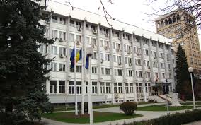 Directorul Adrian Toader dă raportul prefectului