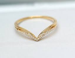 Alternative Half Eternity Wedding V Shaped By Kabellacustomjewelry Unusual Wedding Rings Vintage Engagement Rings Wedding Rings Vintage