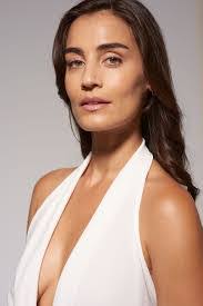 Lara Wolf's Instagram, Twitter & Facebook