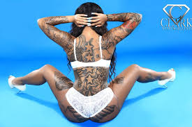 Blac Chyna Back Tattoo Blac Chyna Black Folk Art Tattoed Girls Girl Tattoos
