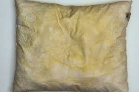 как вывести желтые пятна на белой одежде в домашних условиях 5 Prostejshih Tryukov Chtoby Vyvesti Pyatna S Chego Ugodno Bud V Teme Cleaning Hacks Easy Cleaning Hacks Cleaning