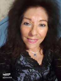 Hello! I'm Joni, a Mama and Interior Creator