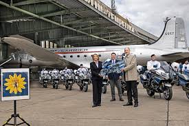 Die senatsverwaltung ist eine organisation mit dem auftrag des verwaltens. Bmw Motorrad Liefert 35 Behordenmaschinen An Berliner Polizei Aus Oskurier