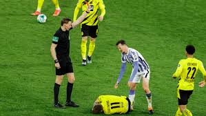 Und das schon seit wochen. Rote Karte Im Dortmund Spiel Drei Spiele Sperre Fur Hertha Profi Darida Rbb24