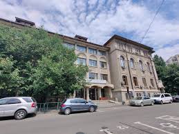 Primăria Sectorului 4 A Evacuat Liceul Mihai Eminescu Pentru A-l Consolida, Dar De Aproape Un An Nu A Făcut Nimic. Profesor: „De Ce Nu Au început Lucrările?” | Libertatea