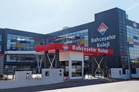 Yılanı pek umursamaz gibi duran kediye, yılan önce hamle yaptı. Bahcesehir Koleji Fen Ve Teknoloji Liseleri Icin Basvurular Basladi Yangin Haber