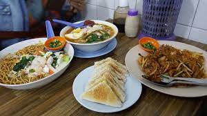 In penang, some vendors still serve it on banana and palm. Halal Char Kuey Tiaw At Its Best Bee Hwa Cafe George Town Traveller Reviews Tripadvisor