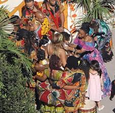 As previously reported mama tina lawson and gwyneth paltrow posted pictures from l.a.'s ice cream museum sunday leading many to believe that preggonce's baby shower for the twins was underway. In Beeld Beyonce Beleeft De Babyshower Van Je Dromen Baby Shower Themes African Babies Baby Shower