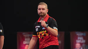 Een selectie kiezen resulteert in het geheel verversen van de pagina. Pdc Order Of Merit Van Den Bergh Makes Giant Step Newsabc Net