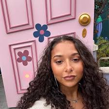 Esmeralda Xheleshi Facebook, Instagram & Twitter on PeekYou