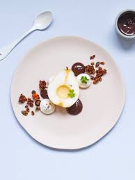 Poire Chocolat Dessert A L Assiette Croquant Fondant Et Cremeux Leaf Recette Poire Au Chocolat Desserts A L Assiette Dessert Gastronomique