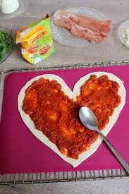 Sos Repas De Saint Valentin En 30min 1 Pizza D Amour Bonjour Darling Repas Romantique Repas En Amoureux Repas Saint Valentin