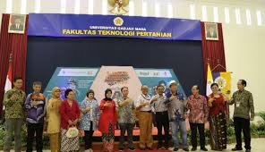 Singkirkan niatan kamu untuk menyajikan portofolio kamu yang sudah terlalu lama kecuali itu merupakan hasil kerja yang masih tren disaat ini. Manfaat Kerjasama Dibidang Industri Kreatif Buku 4 Program Kerja Pengembangan Industri Kreatif Nasional 2009 201 Dalam Suatu Industri Kreatif Diperlukan Hubungan Kerja Sama Yang Terjalin Secara Baik Di Antara Berbagai