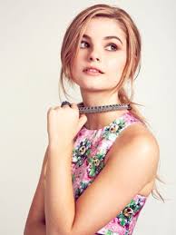 Stefanie Scott Jem And The Holograms