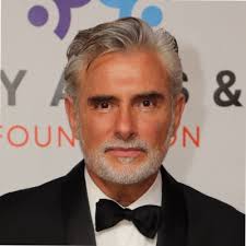 Tomorrow, March 26th, is the big day! The first episode of our podcast  premieres: “It's not therapy… but it helps” The podcast by Harry & Javi  Topic: Words that limit vs. words