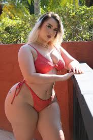 Where the girlies at I can send a pr box to model the summer collection ???  🩷☀️