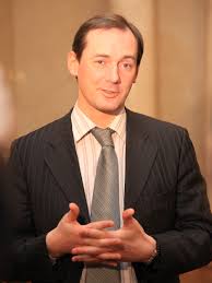 Эпатажный блогер андрей петров, устроивший шумную вечеринку в съемной квартире, вновь оказался в центре внимания. Petrov Andrej Evgenevich Istorik Vikipediya