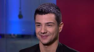 Luis Coronel habla de su vida como inmigrante en EEUU y de cómo la música  lo salvó