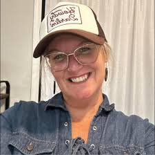 Do people dress up for Hollywood Canteen theme night?