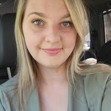 Lisa Brault's Instagram, Twitter & Facebook