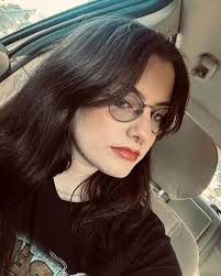 Autumn Yates's Instagram, Twitter & Facebook