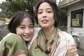 画像2 5 広瀬アリス 広瀬すず姉妹 至近距離で見つめ合う 写真展で作品80点以上展示へ すず アリス 広瀬すず 写真集 写真展