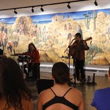 Rodrigo Edgardo Salgado Guluarte (La Paz, BCS, 1979) estudió la  Licenciatura en Lengua y Literatura, la Maestría y el Doctorado en Ciencias  en la UABCS, en donde imparte Teoría literaria contemporánea y