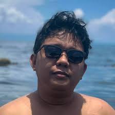 Stay safe, stay at home Zarkada! We can still deliver your favorite Zark's  Burgers at home with GrabFood's FREE DELIVERY, with a minimum purchase of  P550! 🧡💚 Just use the code "ZERODELFEE"