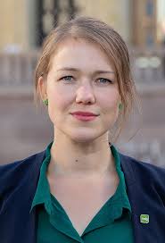 Amelia Newman's Instagram, Twitter & Facebook