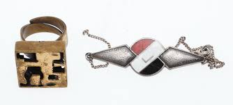 Email finder allows you to find company, business & professional email address. Bilder Zu 32637 Ring Bronze E Lukala Armband Silber Und Email Finnland 1934 Auctionet