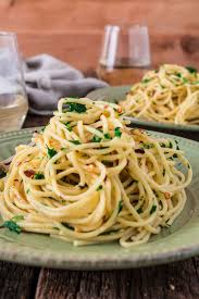 Spaghetti Aglio Olio E Peperoncino Www Oliviascuisine Com Who Knew Something As Simple As This Spaghetti Aglio Aglio Olio Linguine Recipes Easy Olio Recipe
